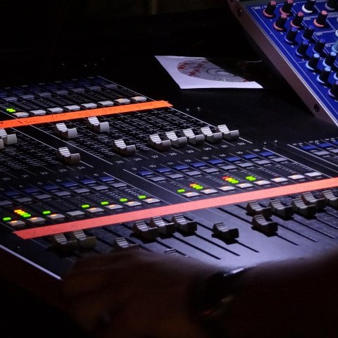 Zdjęcie: Naprawa sprzętu audio: jak uratować amplituner, głośniki i soundbar