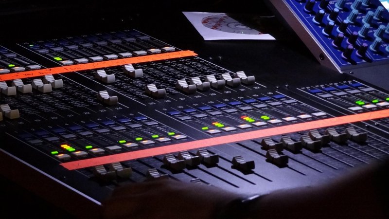 Zdjęcie: Naprawa sprzętu audio: jak uratować amplituner, głośniki i soundbar